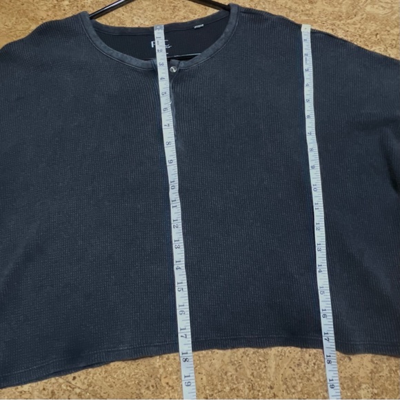 PAC Cares Family Time Waffle Knit Long Sleeve Boxy Henley Crop Top Sz M - Picture 5 of 7